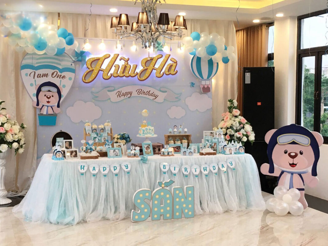 Trang trí sinh nhật thôi nôi chủ đề chú chó